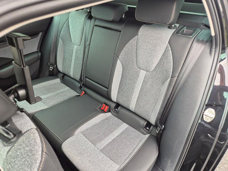Škoda Octavia (2025) kombi Top Selection 1.5 TSI 11 - fotka 18 z 36