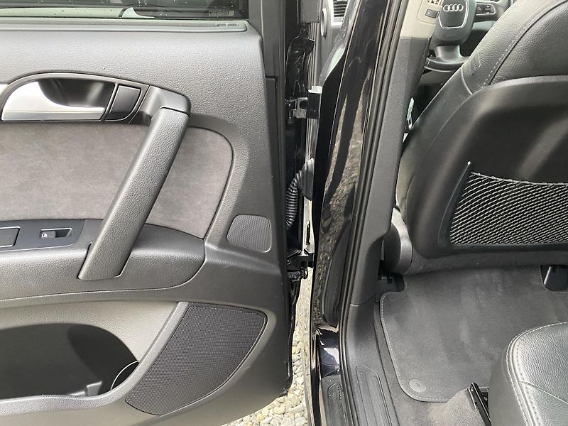 Audi Q7 3.0TDi 4x4 240PS FL 8Q SLINE!! - fotka 95 z 156