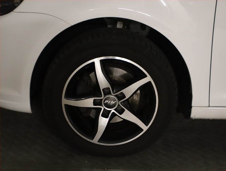 Volkswagen Touran (2013) 1.6 TDI, Serv.kniha, Tempomat - fotka 13 z 16