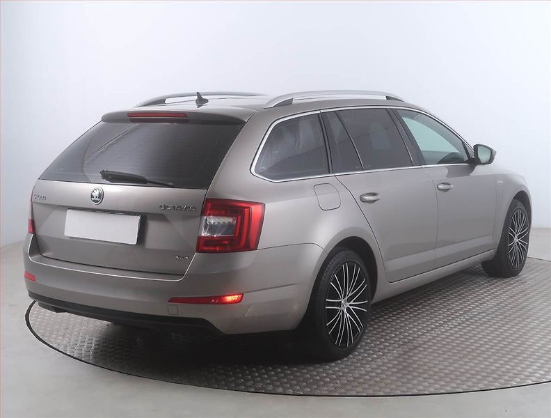 Škoda Octavia (2015) Laurin&Klement 2.0 TDI, 4X4 - fotka 5 z 16