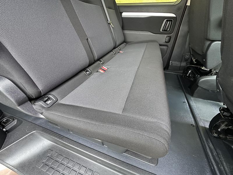 Toyota ProAce (2020) AUTOMAT 2.0/130kW ČR * 5.Míst  - fotka 27 z 36