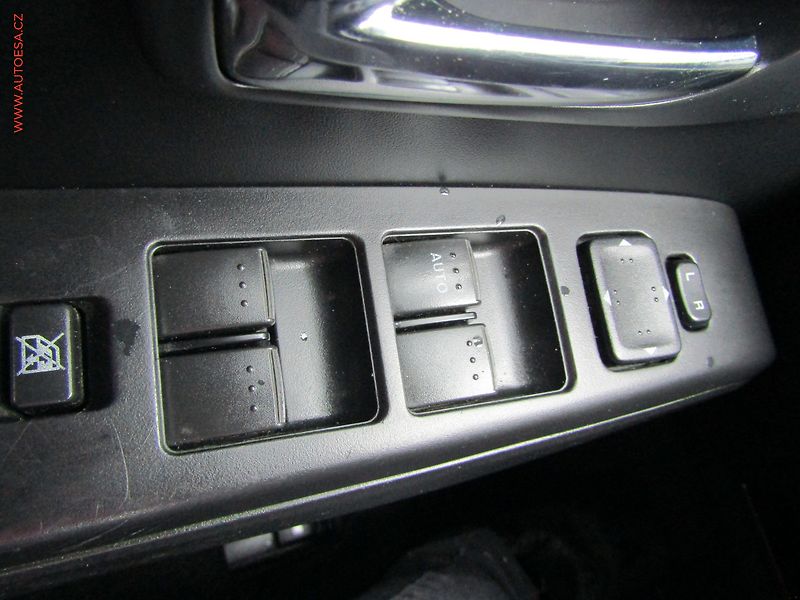 Mazda 5 (2012) 2.0i 7míst, autoAC - fotka 14 z 17