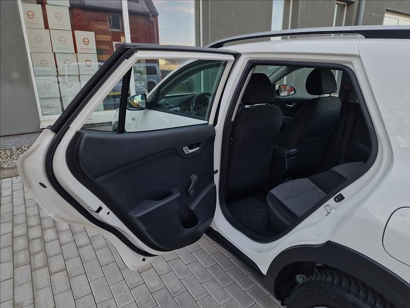 Kia Stonic 1.2 DPI 62kW Comfort,ČR,1.Maj - fotka 18 z 47
