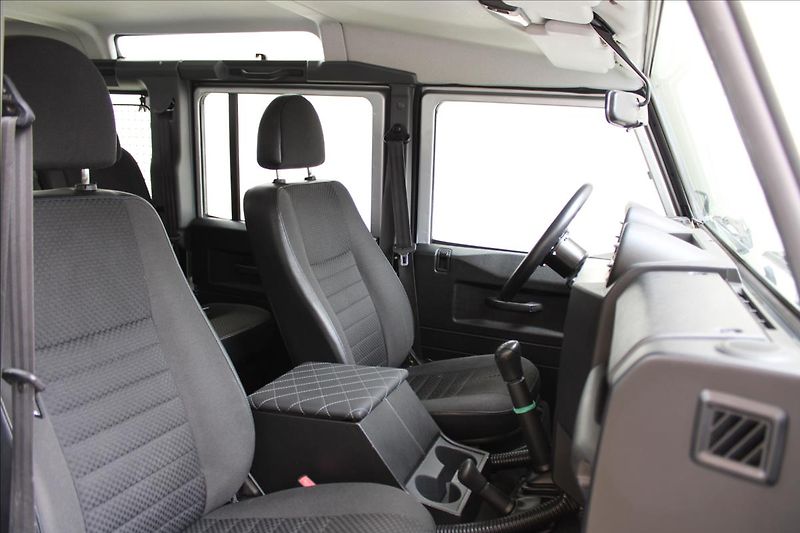 Land Rover Defender 110 2.4 TD4 90kW / PUMA / CZ - fotka 24 z 38
