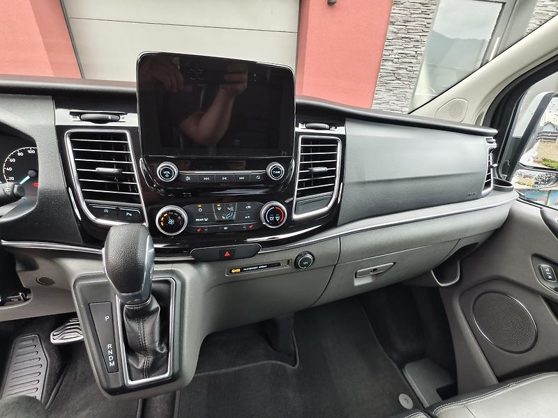 Ford Tourneo Custom (2019) 2.0 TDCi 9.místné, top stav. - fotka 12 z 19