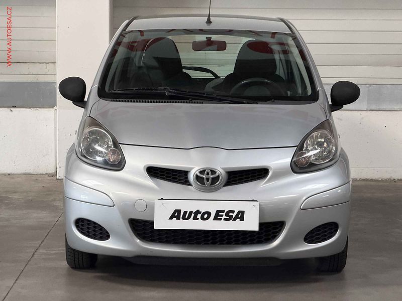 Toyota Aygo (2011) 1.0i, ČR, AC - fotka 2 z 15