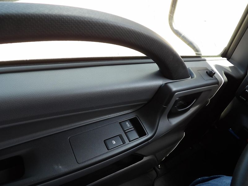 Isuzu M30 (2026) 7,5t  3stranný sklápěč s rukou - fotka 38 z 47