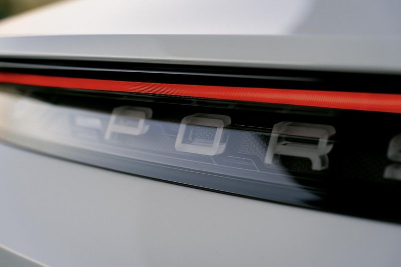 Porsche Taycan (2023) 4S - 7000 KM - VZDUCH, BOSE - fotka 12 z 39