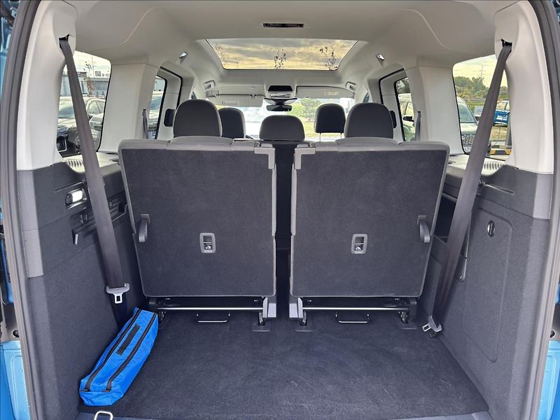 Ford Tourneo Connect 2,0 EcoBlue Active L2 Aut. - fotka 13 z 52