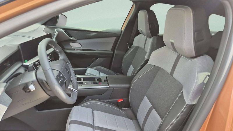 Opel Grandland (2026) GS Hybrid 1.2 TURBO (107kW/145 - fotka 17 z 38