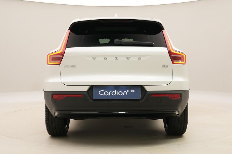 Volvo XC40 (2026) B3 AUT DARK PLUS - fotka 11 z 58