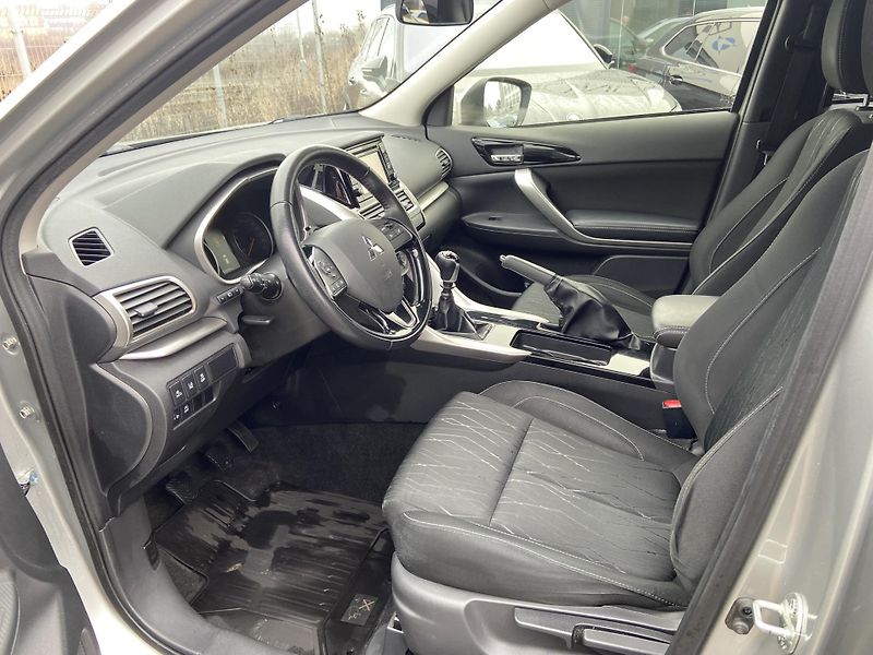 Mitsubishi Eclipse Cross 1.5 T-MIVEC 120kW Intense - fotka 10 z 21