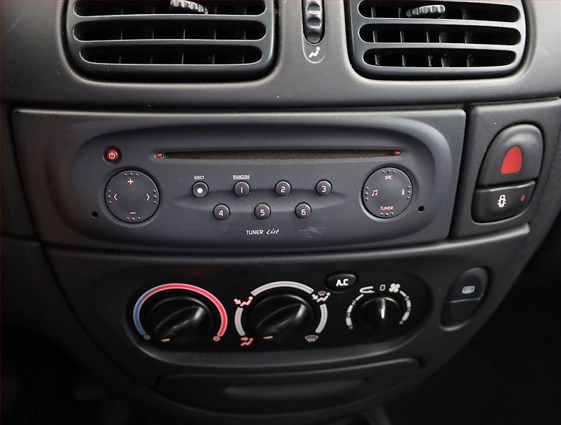 Renault Mégane (2003) 1.6 16V , Klima, jezdí výborně - fotka 9 z 14