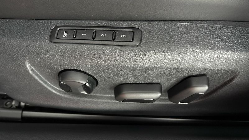 Škoda Superb 2.0 TDI DSG 4x4 L&K - fotka 21 z 32