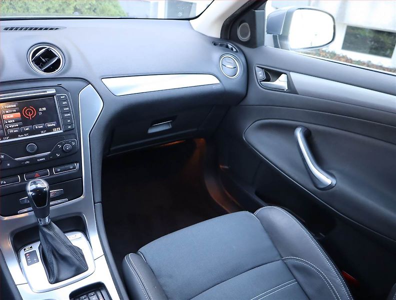 Ford Mondeo (2011) 2.2 TDCi, Automat, Serv.kniha - fotka 8 z 17