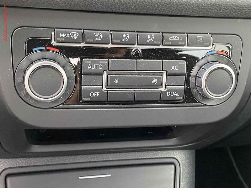 Volkswagen Golf Plus (2010) 1.6 i, Comfortline, park - fotka 13 z 16