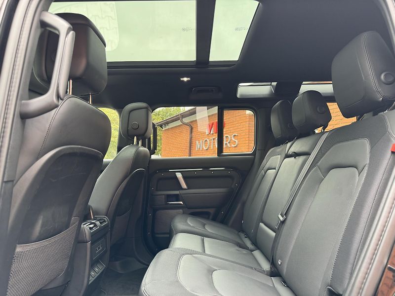 Land Rover Defender D300-R DYNAMIC-BLACK-R22 - fotka 34 z 41