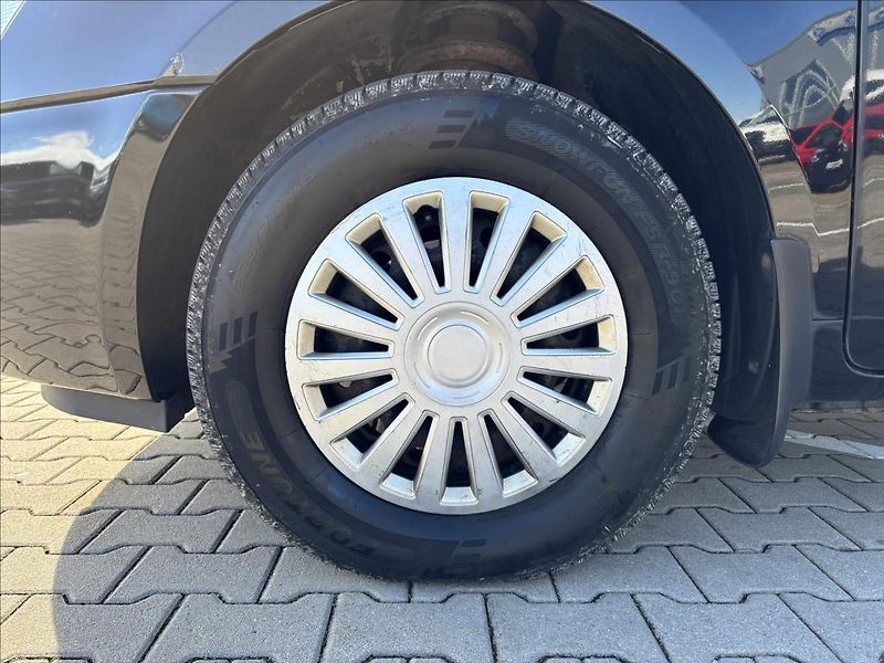 Kia Carnival 2,9 CRDi 136kW 7 Míst - fotka 9 z 43