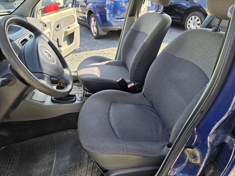 Renault Thalia 1.4 i  - fotka 14 z 22