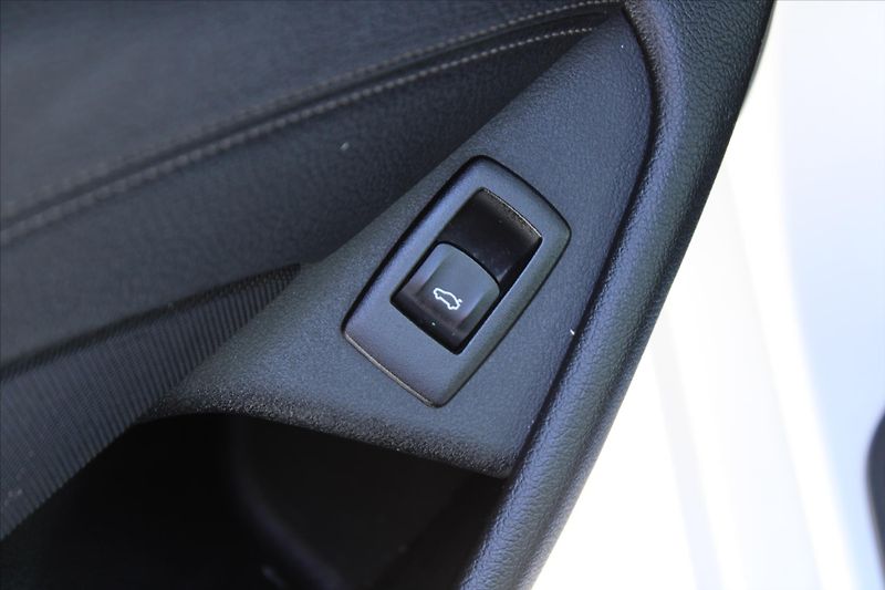 BMW Řada 5 520d xDrive 140kW M PAKET NAVI - fotka 29 z 32
