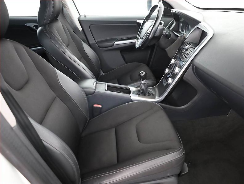 Volvo XC60 (2015) D3, Serv.kniha, Kůže, Navi - fotka 7 z 18