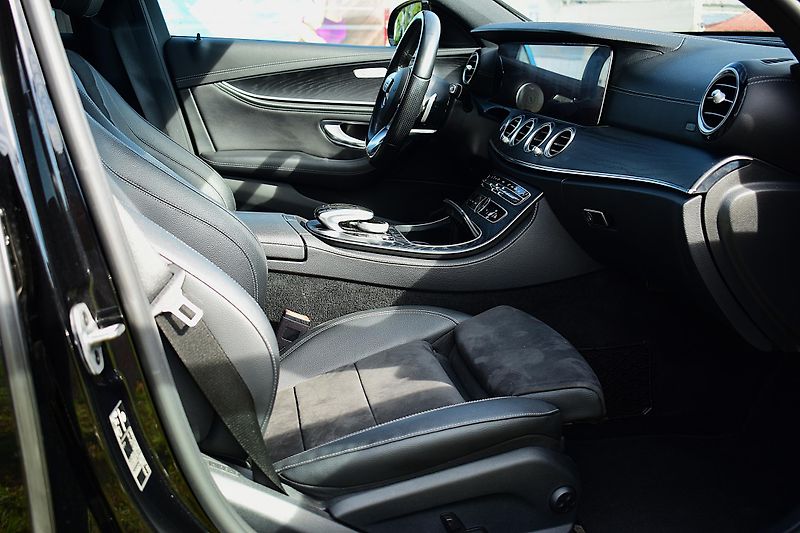 Mercedes-Benz Třídy E (2020) E450 V6 Biturbo 4matic - fotka 9 z 10