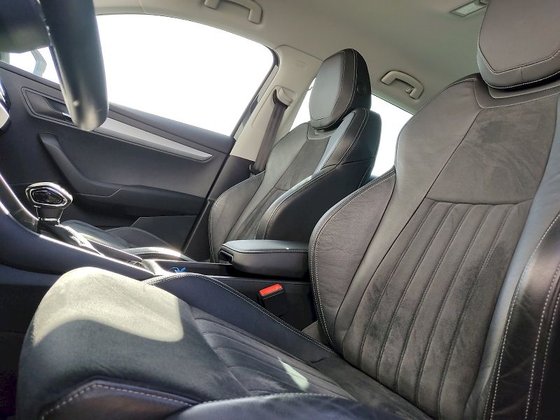 Škoda Karoq (2022) Executive 2,0 Tdi 110 Kw 4x4 D - fotka 21 z 33
