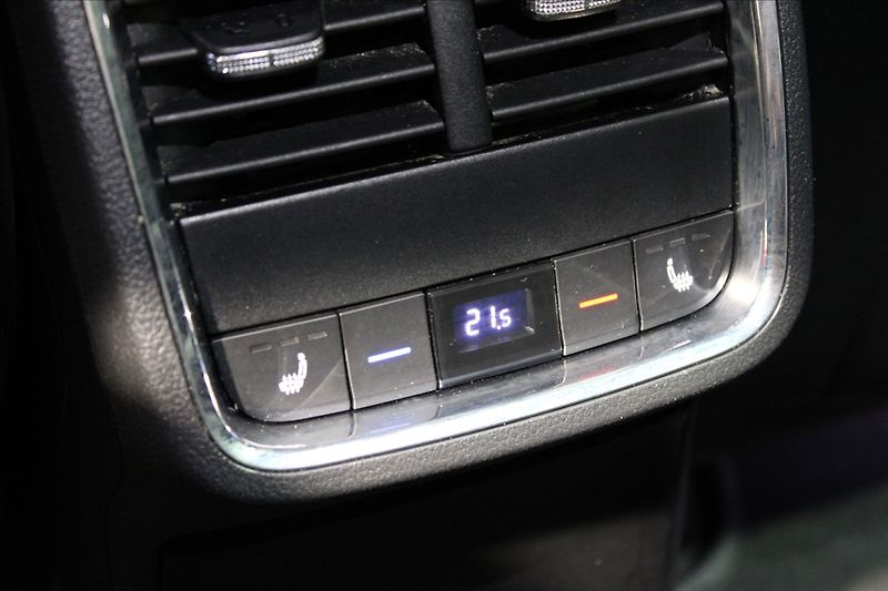 Škoda Octavia 2,0 TDI Scout 4x4 DSG 1.majite - fotka 35 z 40