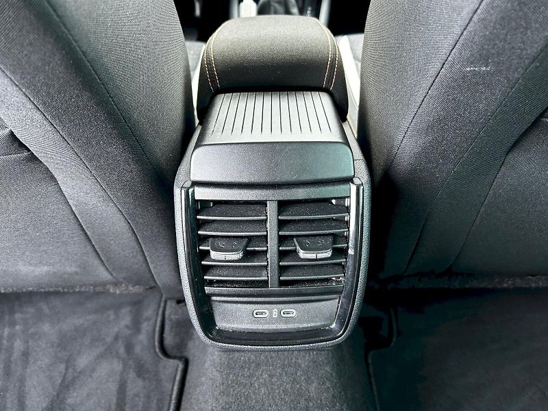 Škoda Kamiq (2024) 1.0 TSI 85kW MP6 Top Selection - fotka 28 z 35