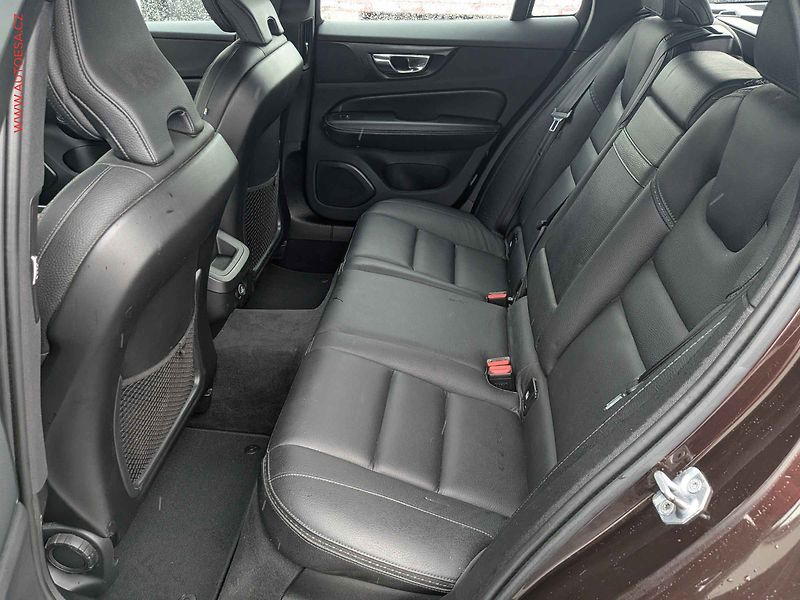 Volvo V60 (2019) 2.0D 4x4, Cross Country, AT - fotka 10 z 16