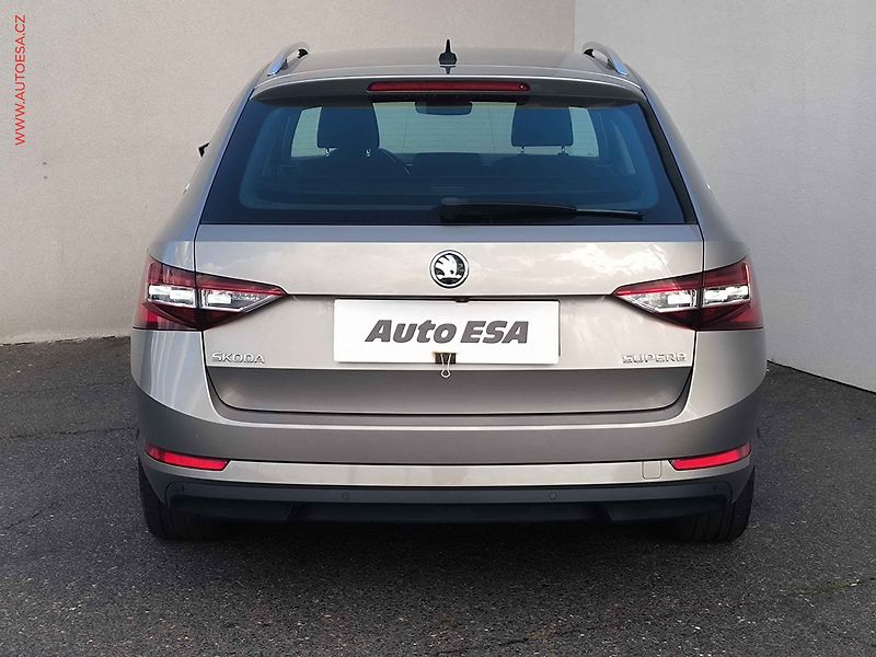 Škoda Superb (2017) 1.8 TSi, ČR, Style, DSG - fotka 5 z 17