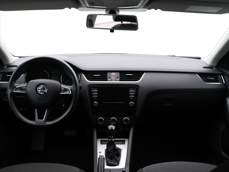 Škoda Octavia 2,0 TDI DSG Ambition 1.Maj. - fotka 22 z 29