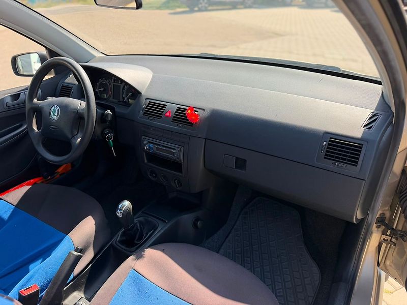 Škoda Fabia HB Classic 1.2HTP 40kW 55 - fotka 9 z 19