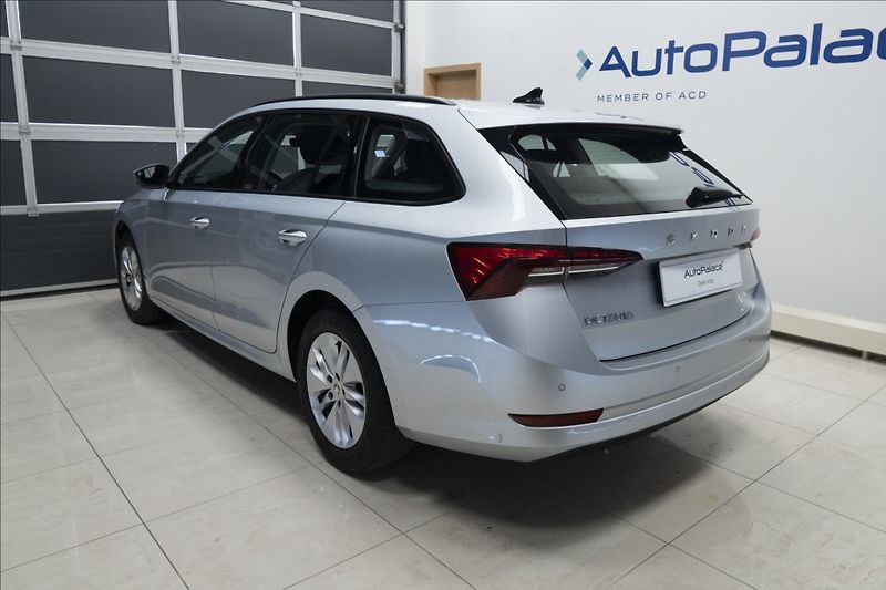 Škoda Octavia 2,0 TDI VÝHŘEV ČR 2x KOLA - fotka 6 z 35