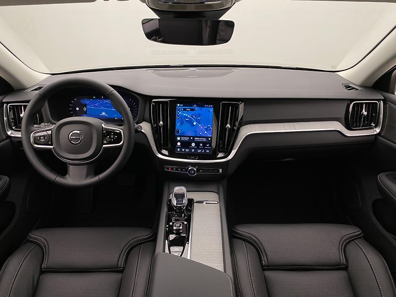 Volvo V60 (2026) B4 AUT DARK PLUS - fotka 2 z 66
