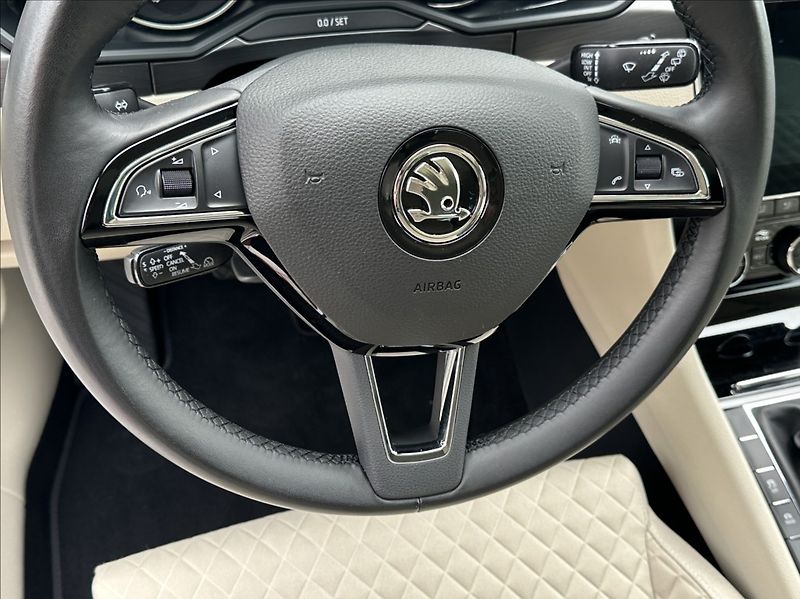 Škoda Superb 1,4 TSI 150PS  Style Plus 4x4 - fotka 31 z 58