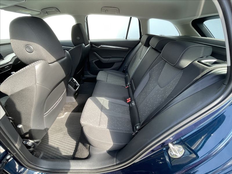 Škoda Octavia 2,0 TDI Combi Style Plus TAŽNÉ - fotka 15 z 23