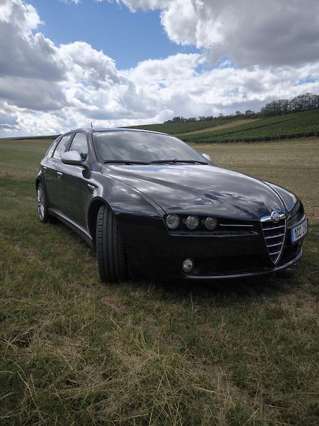 Alfa Romeo 159 (2012) Alfa Romeo 159 Sportwagon 1.75 - fotka 2 z 8