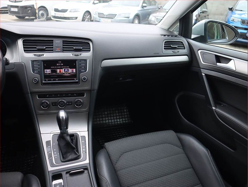 Volkswagen Golf (2016) 1.2 TSI, Automat, Serv.kniha - fotka 8 z 21