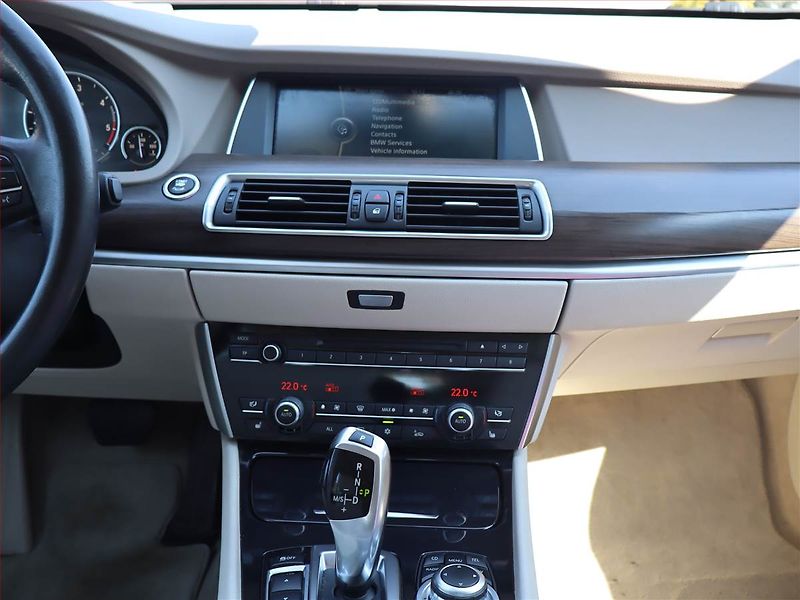 BMW Řada 5 (2010) 530d GT, Automat, Kůže, Navi - fotka 12 z 26