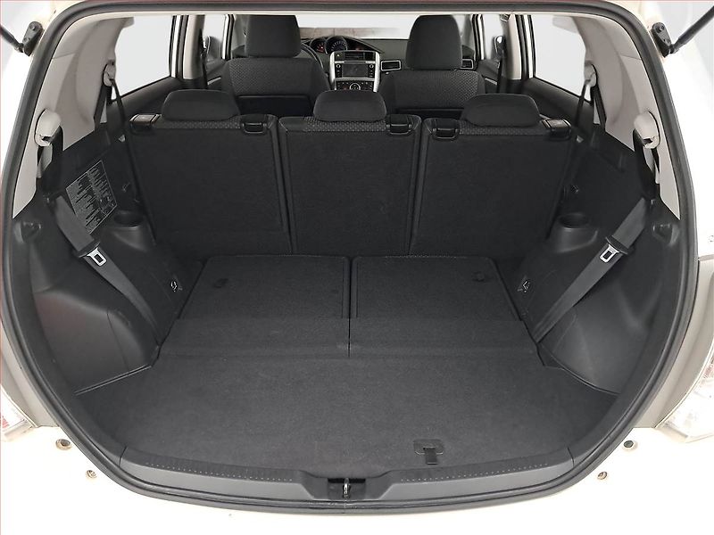 Toyota Verso (2013) 2.0 D-4D, 7 míst, Navi - fotka 14 z 19
