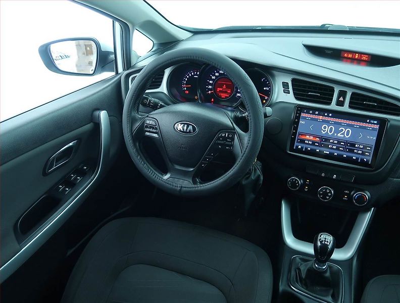 Kia Ceed (2015) 1.4 CVVT, Serv.kniha, Tempomat - fotka 7 z 18