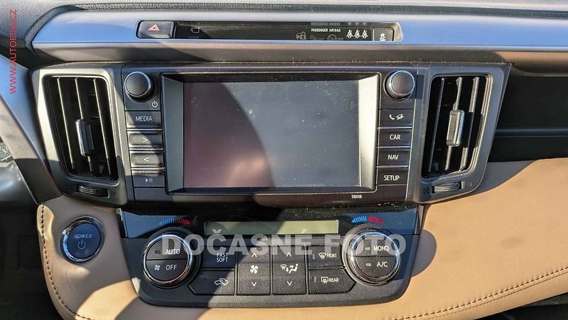 Toyota RAV4 (2017) 2.5 Hybrid 4WD, 2.maj,ČR - fotka 16 z 18