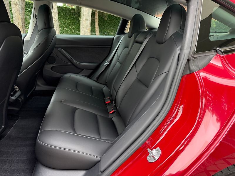 Tesla Model 3 Long Range AWD - fotka 9 z 40