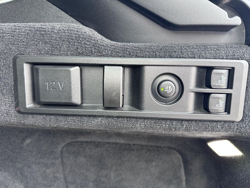 BMW Řada 3 320d xDrive M-Sport Touring - fotka 31 z 33