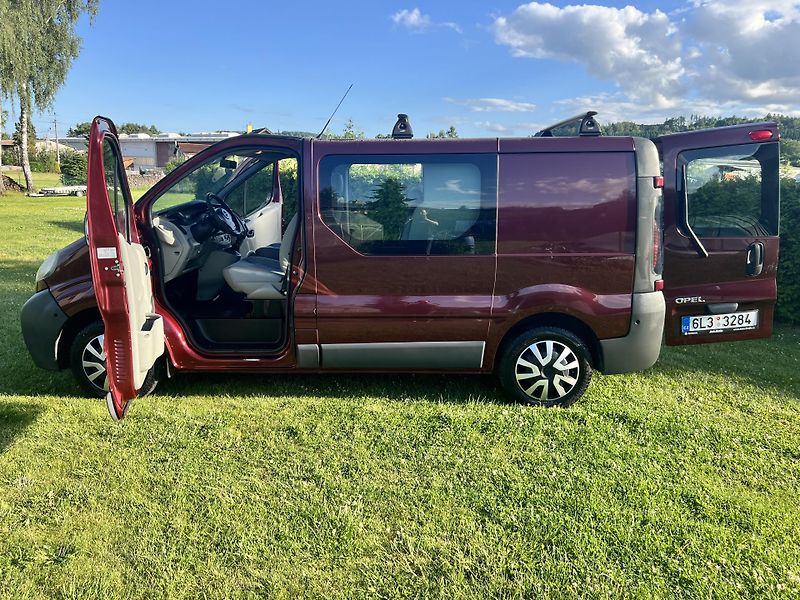 Opel Vivaro 1.9CDTI 74KW,5 MÍST,KLIMA,TZ - fotka 24 z 39