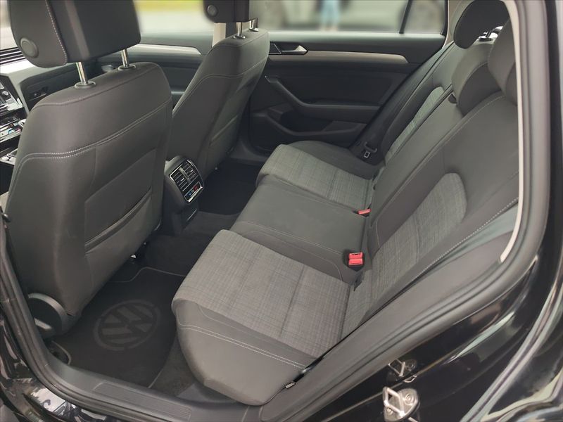 Volkswagen Passat 2,0 TDI 110 Business - fotka 7 z 11