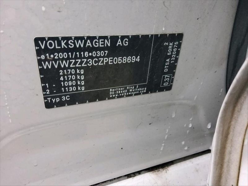 Volkswagen Passat 2,0 TDI MANUÁL TAŽNÉ KAMERA - fotka 8 z 8