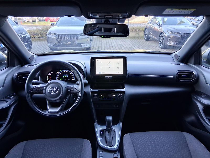 Toyota Yaris Cross COM. STYLE TECH 1.5 Hyb. 85 kW - fotka 2 z 30