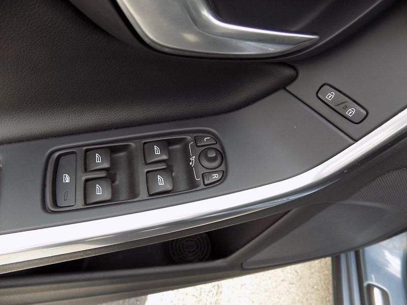 Volvo V60 (2016) 2.0-D4/Inscription/LED/DPH/ - fotka 21 z 44